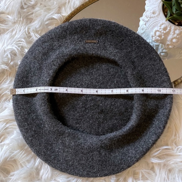 Like new dark grey 100% wool beret, one size fits most - Picture 4 of 11